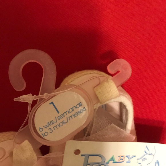 NWT baby shoes. Size 6wks-3 mo - Picture 5 of 6